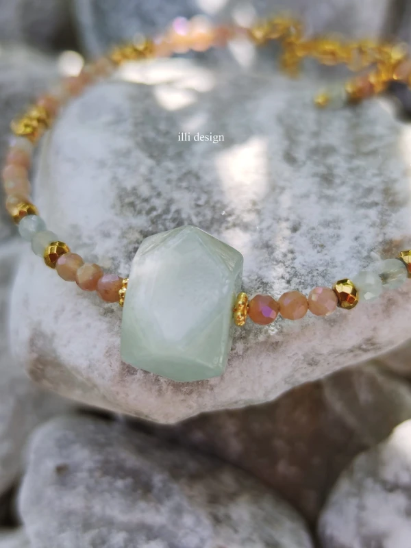 Bransoletka z kamieni słonecznych, akwamarynu i hematytu Kunszt