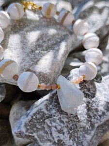 Bransoletka z kwarcem, agatem i kamieniem słonecznym Biel