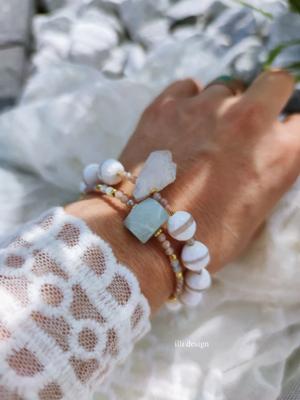 Bransoletka z kamieni słonecznych, akwamarynu i hematytu Kunszt