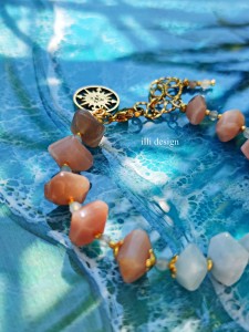 Bransoletka z kamieni słonecznych, akwamarynu Fale