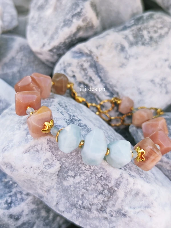 Bransoletka z kamieni słonecznych, akwamarynu Fale