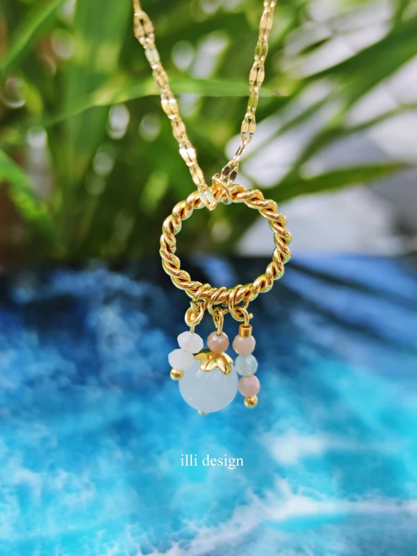 Naszyjnik z kamieniami Kobiecość