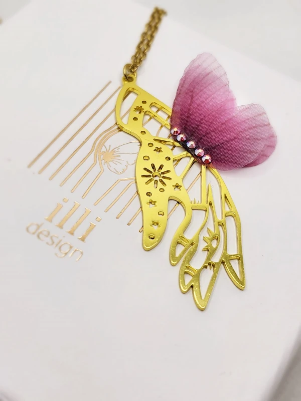 Naszyjnik Dłoń z motylem