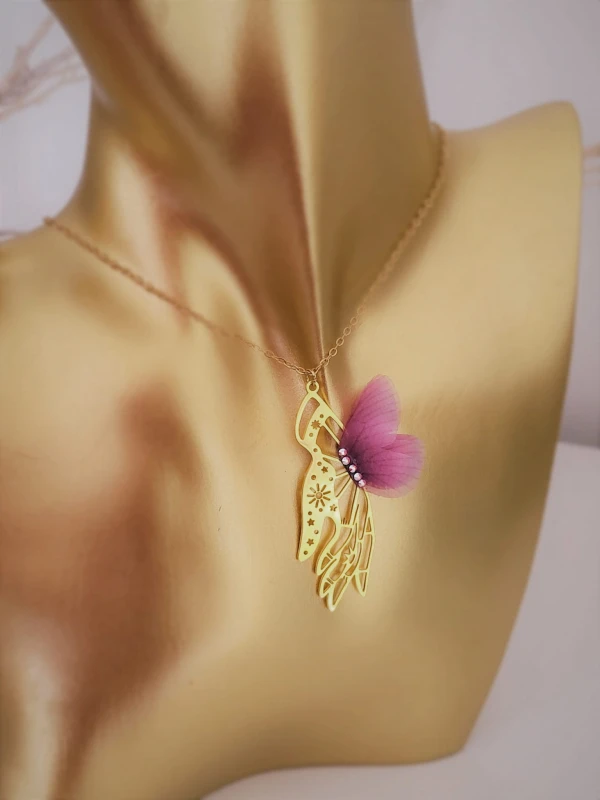 Naszyjnik Dłoń z motylem