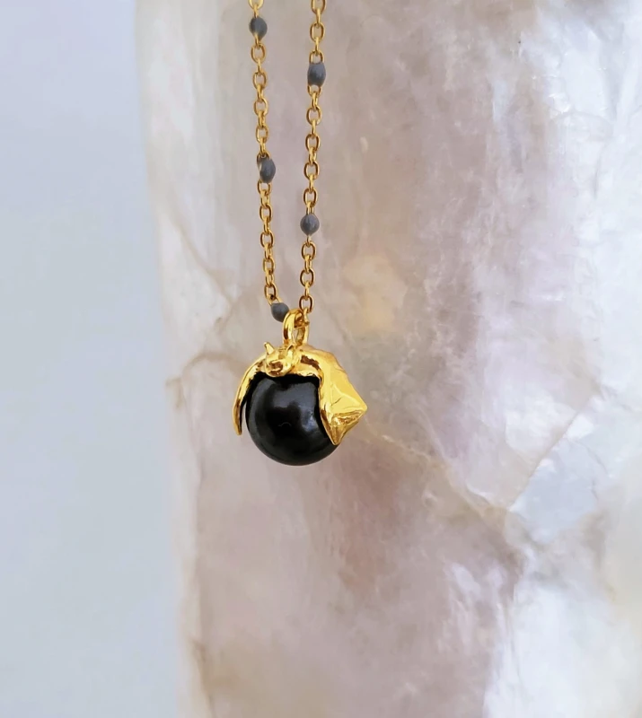 Naszyjnik Nietoperz z perłą Swarovskiego