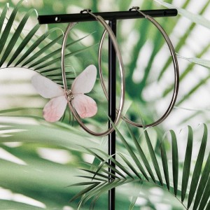 Kolczyki duże koła z motylem N5