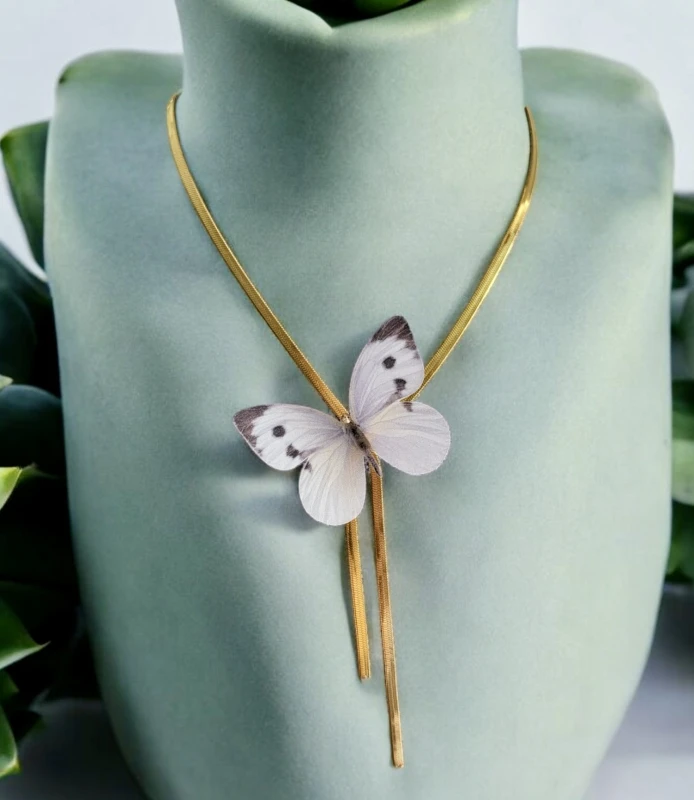Naszyjnik z motylem z jedwabiu z kryształem Swarovski N1