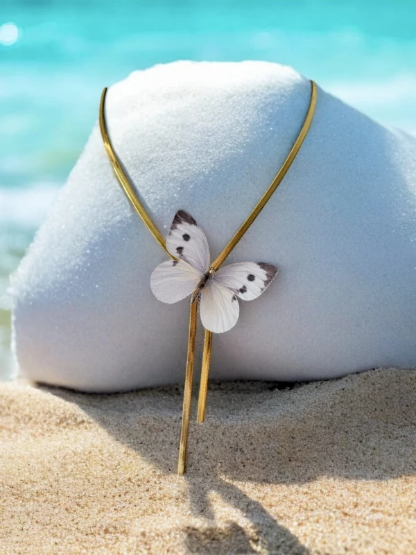 Naszyjnik z motylem z jedwabiu z kryształem Swarovski N1
