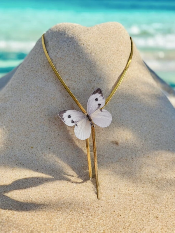 Naszyjnik z motylem z jedwabiu z kryształem Swarovski N1