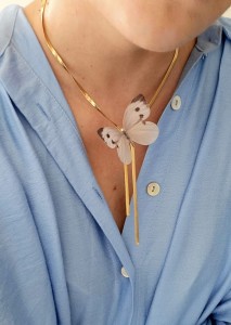 Naszyjnik z motylem z jedwabiu z kryształem Swarovski N1