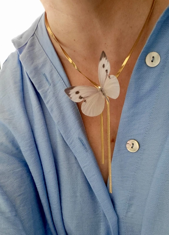 Naszyjnik z motylem z jedwabiu z kryształem Swarovski N1