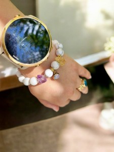 Bransoletka z białego jadeitu z ametystem cytrynem i zawieszką Biały Kruk