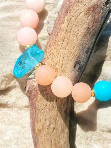 Bransoletka z pastelowych jadeitów i niebieskim kwarcem Plaża