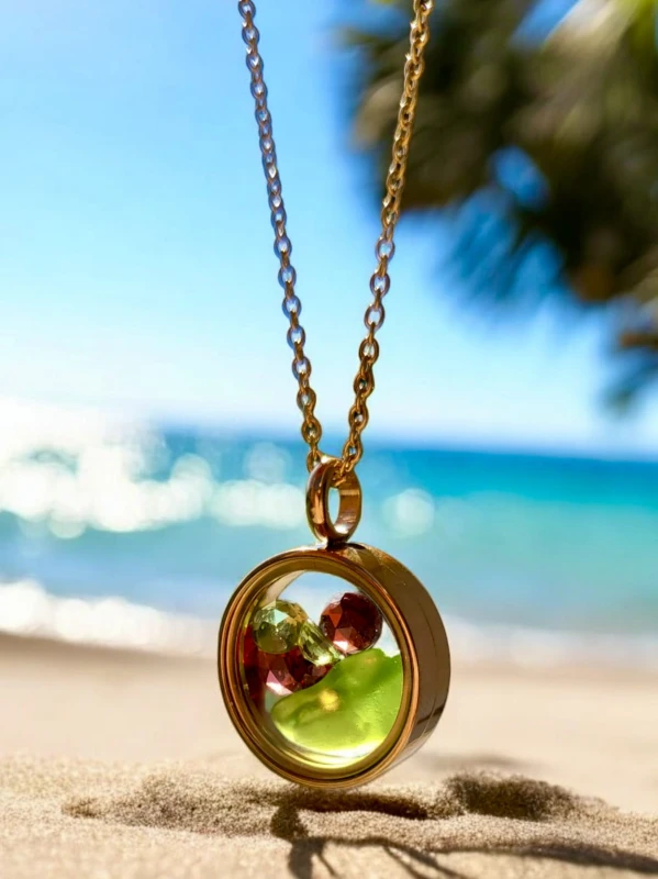 Naszyjnik medalion z granatami, perydotem i zielonym szkłem morskim