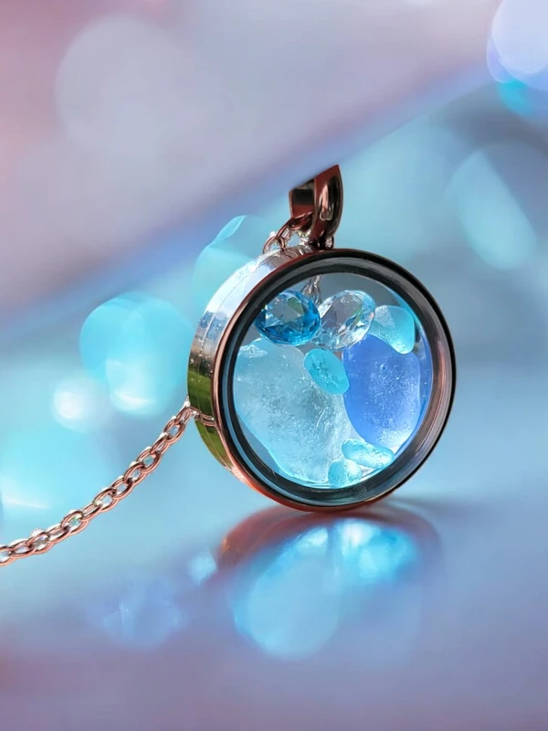 Naszyjnik medalion z niebieskim topazem i szkłem morskim Oceaniczny Blask