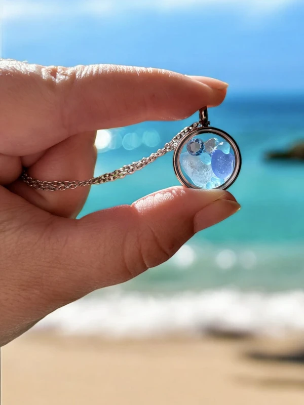 Naszyjnik medalion z niebieskim topazem i szkłem morskim Oceaniczny Blask