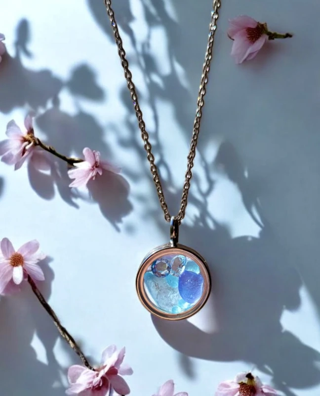 Naszyjnik medalion z niebieskim topazem i szkłem morskim Oceaniczny Blask