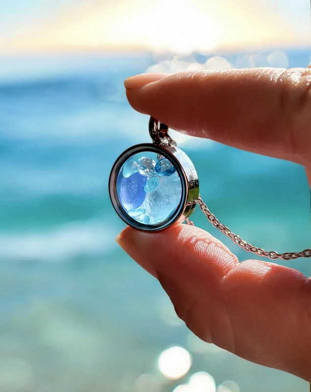 Naszyjnik medalion z niebieskim topazem i szkłem morskim Oceaniczny Blask