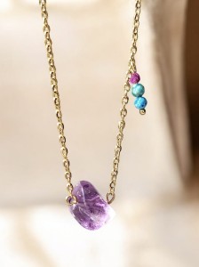 Naszyjnik z bryłką ametystu, zawieszą z amazonitu, apatytu i rubinu