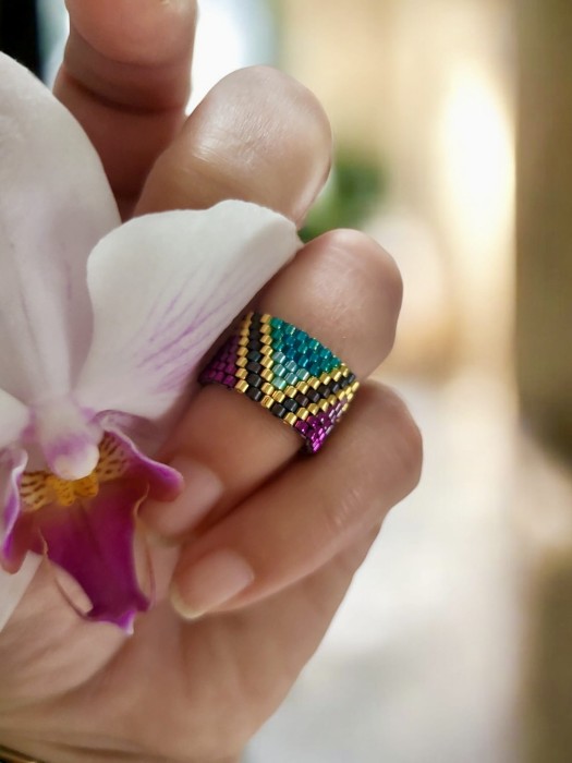 Pierścionek tkany Magenta & Turkus – Królewska Kompozycja