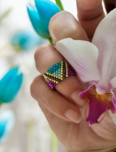 Pierścionek tkany Magenta & Turkus – Królewska Kompozycja