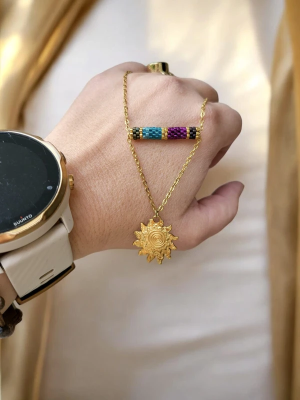 Naszyjnik tkany Miyuki z pozłacaną zawieszką Słońca – Turkus & Magneta