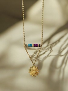 Naszyjnik tkany Miyuki z pozłacaną zawieszką Słońca – Turkus & Magneta