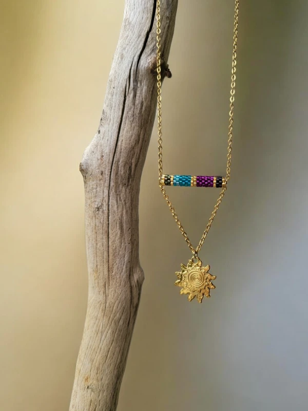 Naszyjnik tkany Miyuki z pozłacaną zawieszką Słońca – Turkus & Magneta